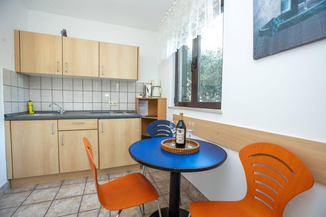 Apartments Mosor Omis Exterior photo
