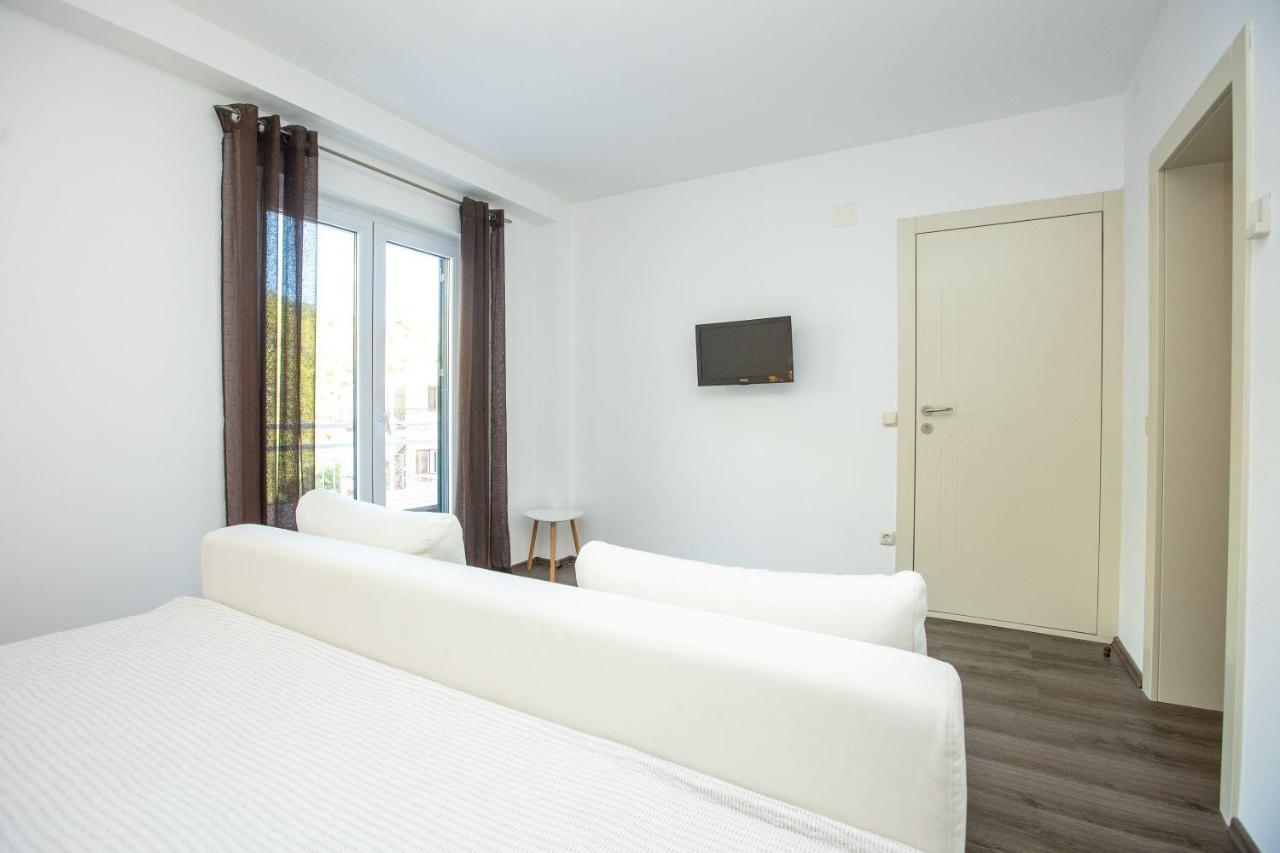 Apartments Mosor Omis Exterior photo